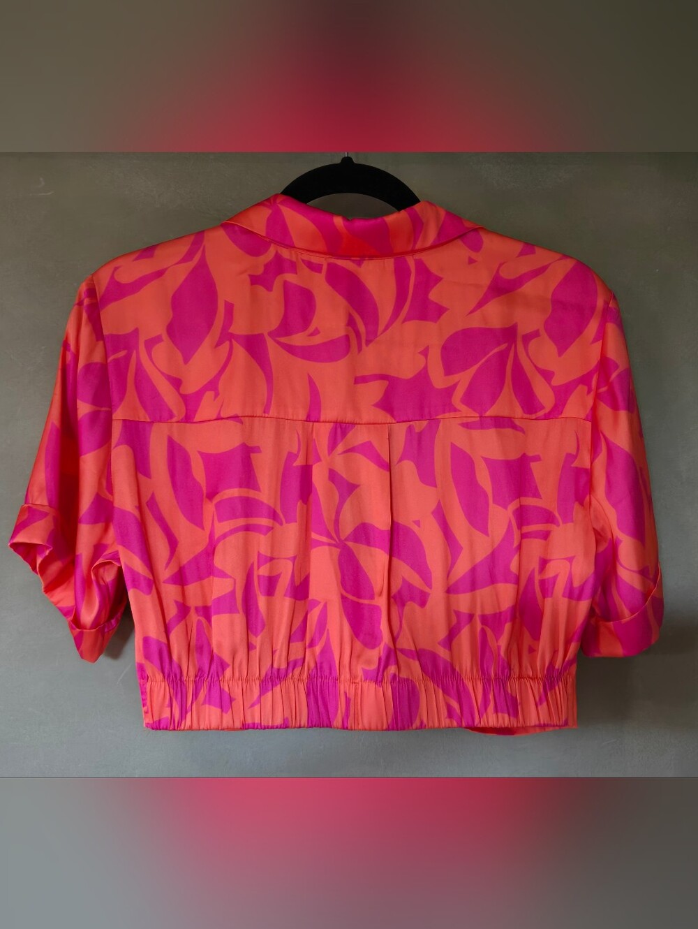 NWT!! Dynamite (50$) | 'Kahlo' Satin Twist Front Crop Top, Size S - Picture 3 of 7